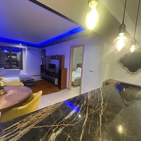Regina's Flatiron Luxury With Jacuzzi
