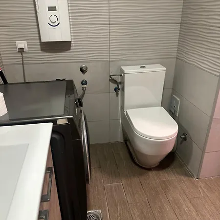 Regina's Flatiron Luxury With Jacuzzi Üsküp