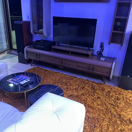 Regina's Flatiron Luxury With Jacuzzi Daire Üsküp